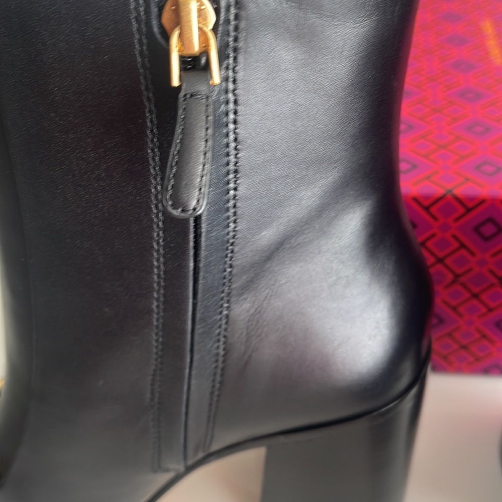 Tory Burch ankle bootie in
perfect black - Picture 7 of 15